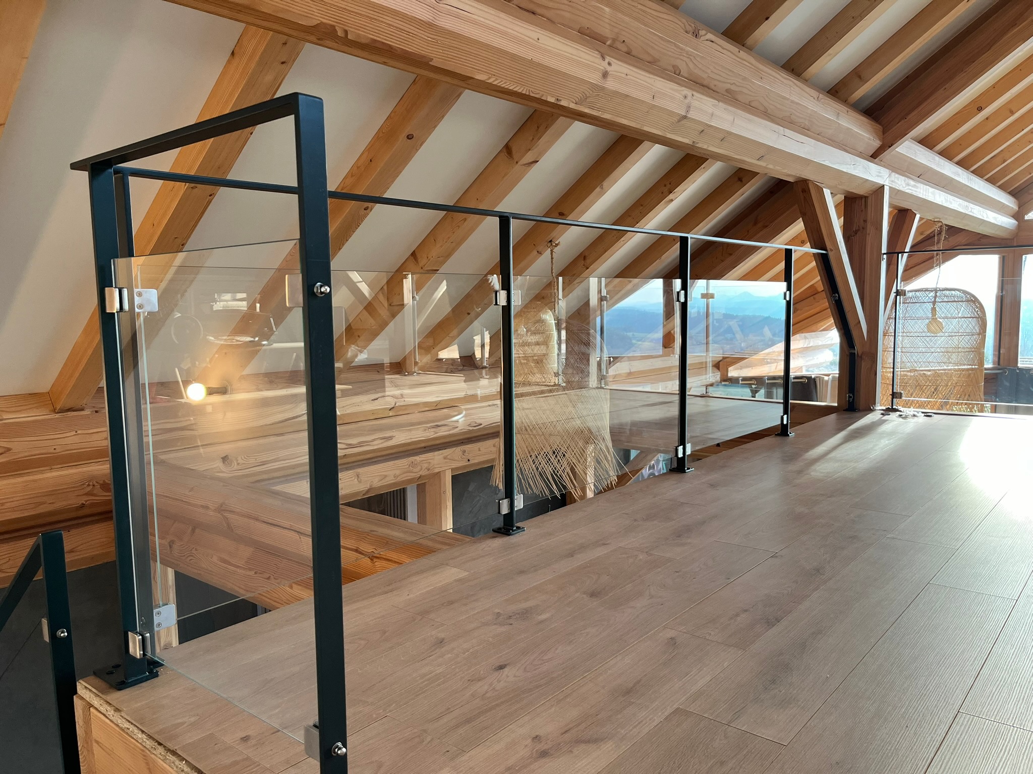 Garde-corps design avec panneaux de verre