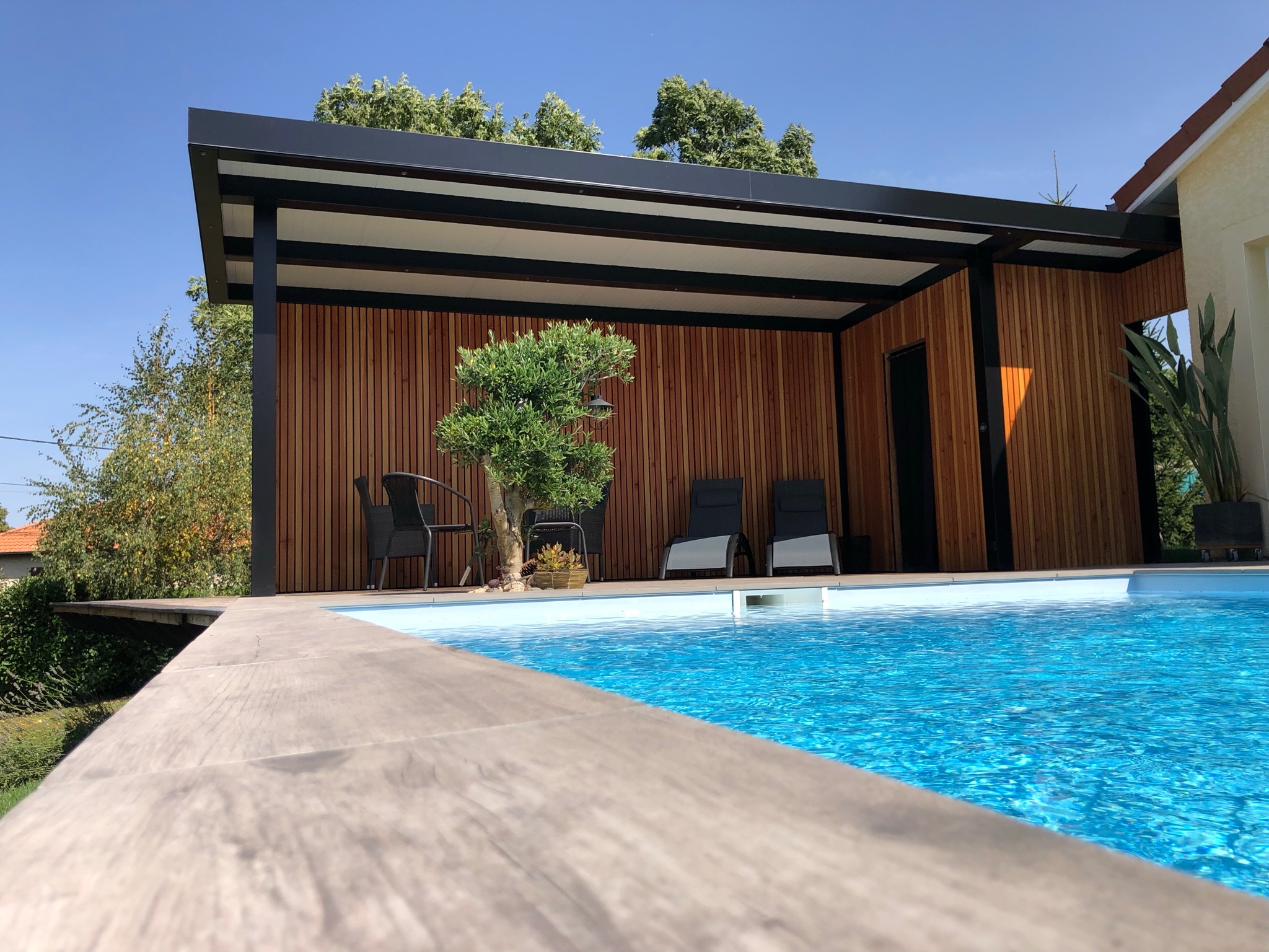 Pergola métallique sur mesure par Pascal Gardes, serrurerie métallerie Lantriac